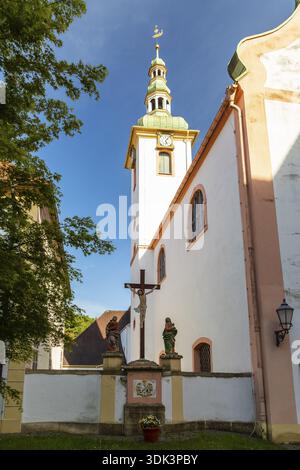 Figurengruppe Kreuzigung in der Stiftskirche St. Marienthal an der Neiße, Ostritz, Sachsen, Deutschland Stockfoto