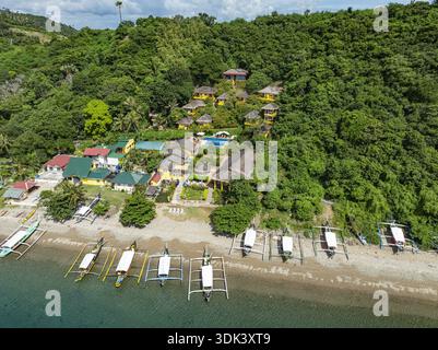 Blick aus der Vogelperspektive auf das Buceo Anilao Resort, Mabini, Luzon, Philippine Sea, Philippinen Stockfoto