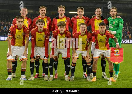 DEVENTER, NIEDERLANDE - 29. JANUAR: Jari de Busser Keeper von Go Ahead Eagles, Aske Adelgaard von Go Ahead Eagles, Giovanni van Zwam von Go Ahead Eagles, Joris Kramer von Go Ahead Eagles, Dean James von Go Ahead Eagles, Melle Meulensteen von Go Ahead Eagles, Evert Linthorst von Go Ahead Eagles, Oskar Sivertsen von Go Ahead Eagles, Jakob Eagles Victor Edvardsen von Go Ahead Eagles während des Europa League Spiels im de Adelaarshorst am 29. Januar 2026 in Deventer, Niederlande (Foto: Dennis Bresser/Orange Pictures) Stockfoto