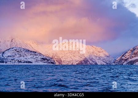 Norwegen, Fylke Troms, Skjervøy, Kvænangen, Berglandschaft Stockfoto