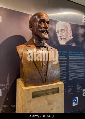 Eleftherios Venizelos (Elefthérios Venizélos) Bronzebüste. Berühmter griechischer Staatsmann und Premierminister, ausgestellt am internationalen Flughafen von Athen. Stockfoto