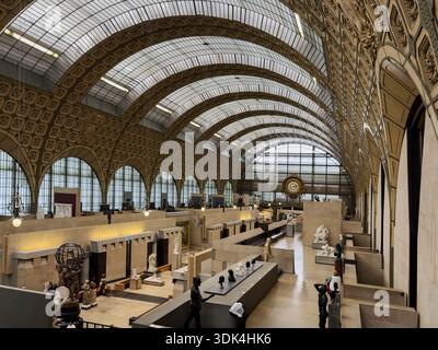 Das Musée d’Orsay war ursprünglich ein großer Bahnhof, der für die Weltausstellung 1900 renoviert wurde, und schließlich 1986 ein Museum in Paris, Frankreich Stockfoto