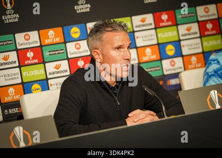 Sevilla, Spanien. januar 2026. Robin Van Persie (Trainer Feyenoord Rotterdam) bei der Pressekonferenz des Spiels der UEFA Europa League zwischen Real Betis und Feyenoord Rotterdam im Stadion La Cartuja. Quelle: Fernando Vazquez / Alamy Live News Stockfoto