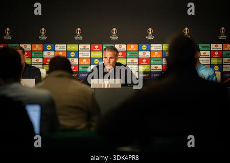 Sevilla, Spanien. januar 2026. Robin Van Persie (Trainer Feyenoord Rotterdam) bei der Pressekonferenz des Spiels der UEFA Europa League zwischen Real Betis und Feyenoord Rotterdam im Stadion La Cartuja. Quelle: Fernando Vazquez / Alamy Live News Stockfoto