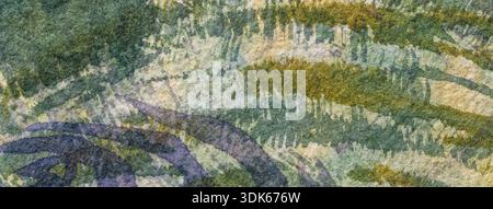 Abstrakter grüner beiger Aquarellkunsthintergrund mit organischem tropischem Muster auf strukturierter Papieroberfläche, Makro. Stockfoto