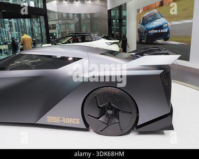 TOKIO, JAPAN - 16. Januar 2025: Detail einer Nissan Hyper Force im Nissan Crossing Showroom am Ginza Place. Stockfoto