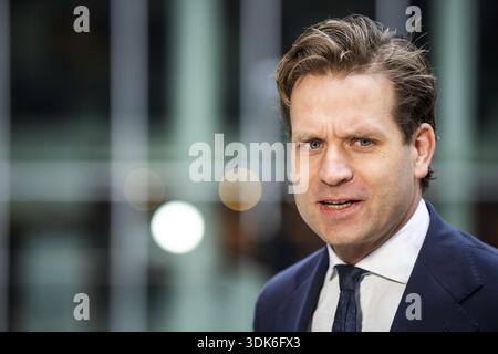 DER HAAG – Hausmeister Vincent Karremans (Wirtschaft) kommt zur wöchentlichen Kabinettssitzung im Ministerium für Allgemeine Angelegenheiten. FREEK VAN DEN BERGH / ANP niederlande aus - belgien aus Stockfoto