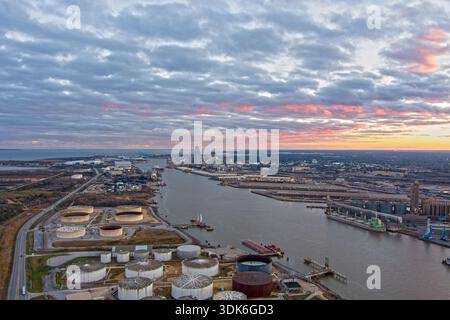 Luftaufnahme von Mobile, Alabama bei Sonnenuntergang Stockfoto