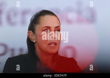 Nicht exklusiv: Mexikos Präsidentin Claudia Sheinbaum spricht während einer Pressekonferenz über ihr Gespräch mit US-Präsident Donald Trump über t Stockfoto