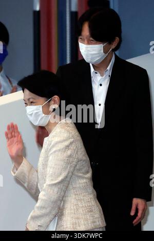 Tokio, Japan. 30. Januar 2026. Der japanische Kronprinz Fumihito und die Kronprinzessin Kiko (L) nehmen an einer Veranstaltung teil. Quelle: SOPA Images Limited/Alamy Live News Stockfoto