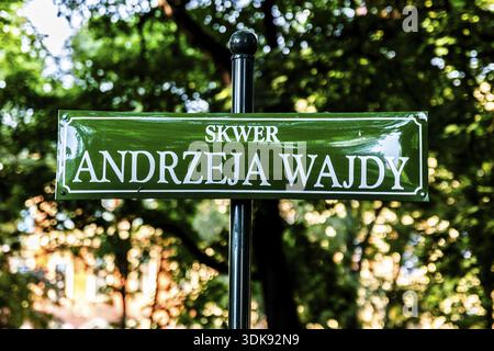 Straßenschild zu Ehren des berühmten polnischen Filmregisseurs Andrzej Wajda, Krakau, Polen Stockfoto