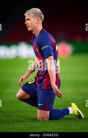 BARCELONA, SPANIEN - 28. JANUAR: Dani Olmo vom FC Barcelona sieht beim Spiel der UEFA Champions League 2025/26 Phase MD8 zwischen dem FC Barcelona an Stockfoto