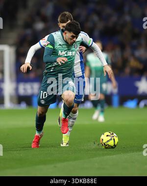 Sabadell, Barcelona, Spanien. 30. Januar 2026. Barcelona Spanien 30.01.2026 Carles AleÃ±A (Deportivo Alaves) kontrolliert den Ball während der La Liga EA Sports zwischen Espanyol und Deportivo Alaves im RCDE-Stadion am 30. Januar 2026 in Barcelona. (Kreditbild: © Xavi Urgeles/ZUMA Press Wire) NUR REDAKTIONELLE VERWENDUNG! Nicht für kommerzielle ZWECKE! Quelle: ZUMA Press, Inc./Alamy Live News Stockfoto