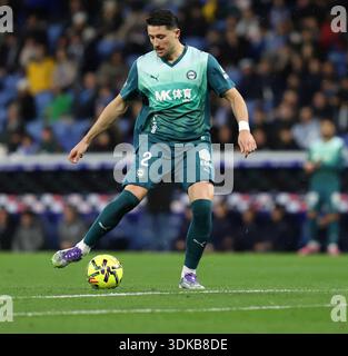 Sabadell, Barcelona, Spanien. 30. Januar 2026. Barcelona Spanien 30.01.2026 Jon Pacheco (Deportivo Alaves) kontrolliert den Ball während der La Liga EA Sports zwischen Espanyol und Deportivo Alaves im RCDE-Stadion am 30. Januar 2026 in Barcelona. (Kreditbild: © Xavi Urgeles/ZUMA Press Wire) NUR REDAKTIONELLE VERWENDUNG! Nicht für kommerzielle ZWECKE! Quelle: ZUMA Press, Inc./Alamy Live News Stockfoto
