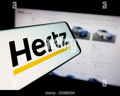 In dieser Abbildung ist ein Smartphone mit dem Logo der Autovermietung Hertz Global Holdings Inc. Auf dem Bildschirm vor der Website zu sehen. (Foto von Timon Schneider / SOPA Images/SIPA USA) *** ausschließlich für redaktionelle Nachrichtenzwecke *** Stockfoto
