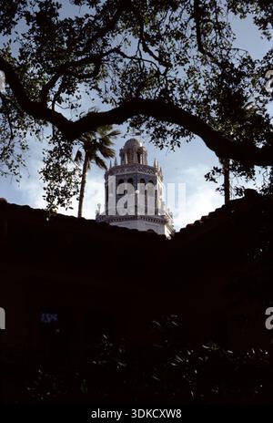 San Simeon, CA. USA, 6. Dezember 2017. William R. Hearst Castle. San Simeon California State Historical Monument. Gärten, Pfad und Panoramablick. Stockfoto
