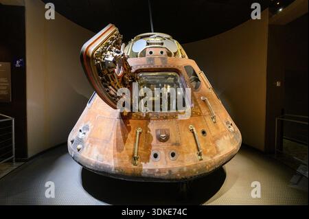 Apollo-Kommandomodul-Kapsel mit wärmeverbrannter Außenseite im Kennedy Space Center Visitor Complex der NASA. Stockfoto