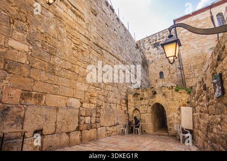 Kleine Westmauer, ein versteckter Abschnitt im muslimischen Viertel der Altstadt von Jerusalem Stockfoto