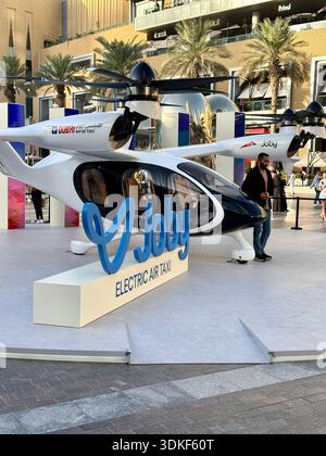 Electric Air Taxi, Dubai Fountain Stockfoto