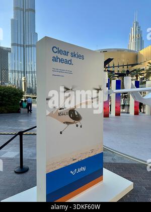Electric Air Taxi, Dubai Fountain Stockfoto