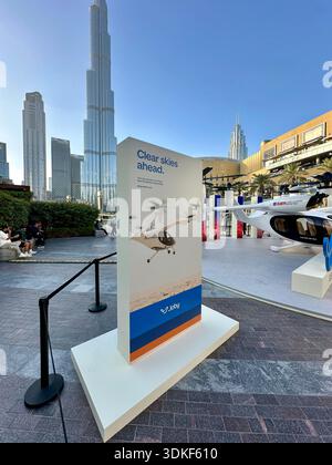 Electric Air Taxi, Dubai Fountain Stockfoto