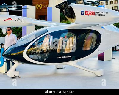 Electric Air Taxi, Dubai Fountain Stockfoto