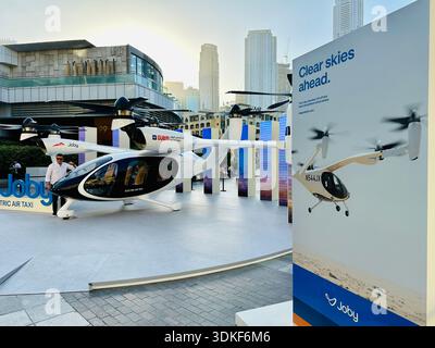 Electric Air Taxi, Dubai Fountain Stockfoto
