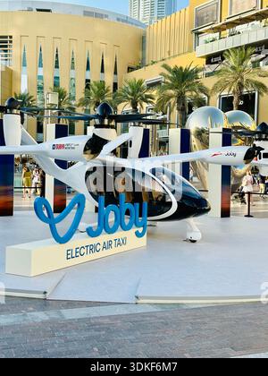 Electric Air Taxi, Dubai Fountain Stockfoto