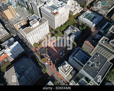 Blick auf den Pioneer Courthouse Square im Zentrum von Portland, Oregon Stockfoto
