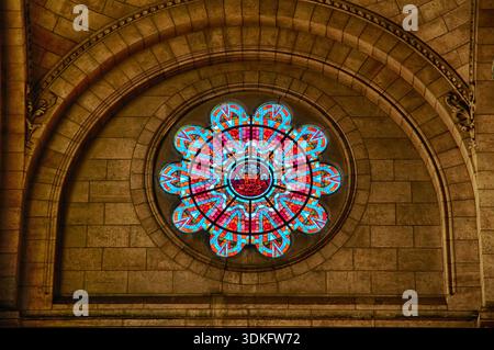 Das Innere der beeindruckenden Basilika Sacre-Coeur in Montmartre, Paris, Frankreich. Stockfoto