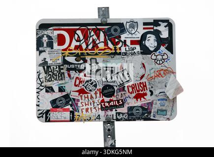 Los Angeles, CA, USA - 17. September 2011: Bulletin Board isoliert auf weißem Hintergrund in Hollywood Hills, Los Angeles Stockfoto