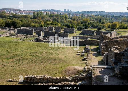 Solin, Kroatien - 19. Oktober 2025 - archäologische Überreste der antiken römischen Stadt Salona in Solin, Kroatien. Stockfoto