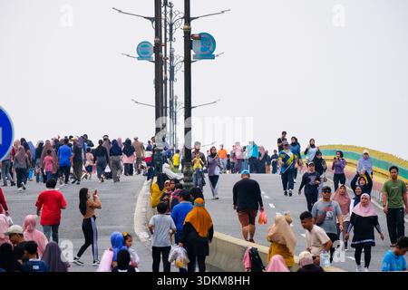 Pekanbaru, Indonesien - 28. September 2025: Die Menschenmassen am autofreien Tag am sonntag Stockfoto