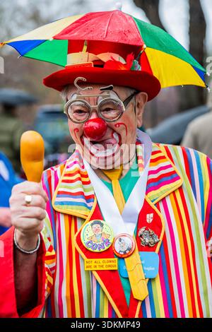 London, Großbritannien. Februar 2026. Der 80. Jährliche Grimaldi-Gottesdienst findet am Sonntag, dem 1. Februar 2026, in der All Saints Church in Haggerston statt. Joseph Grimaldi, geboren 1778, machte die Rolle der Clowns in den traditionellen britischen Pantomimen populär. Guy Bell/Alamy Live News Stockfoto