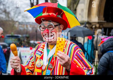 London, Großbritannien. Februar 2026. Der 80. Jährliche Grimaldi-Gottesdienst findet am Sonntag, dem 1. Februar 2026, in der All Saints Church in Haggerston statt. Joseph Grimaldi, geboren 1778, machte die Rolle der Clowns in den traditionellen britischen Pantomimen populär. Guy Bell/Alamy Live News Stockfoto