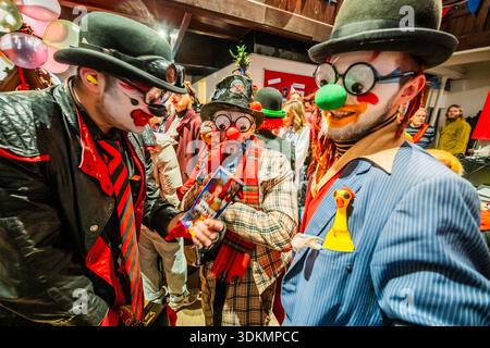 London, Großbritannien. Februar 2026. Der 80. Jährliche Grimaldi-Gottesdienst findet am Sonntag, dem 1. Februar 2026, in der All Saints Church in Haggerston statt. Joseph Grimaldi, geboren 1778, machte die Rolle der Clowns in den traditionellen britischen Pantomimen populär. Guy Bell/Alamy Live News Stockfoto