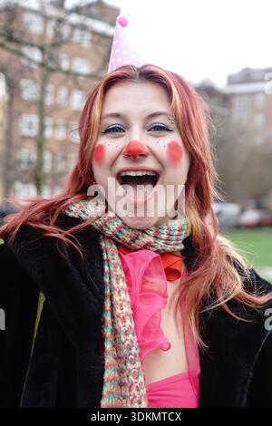 London, Großbritannien. Februar 2026. Credits: Damiano Sinclair, Clowns Grimaldi, 1. Februar 2026, London, Vereinigtes Königreich, 80. jährlicher Grimaldi-Service, Haggerston, Clowns, jährlicher Gedenkgutschein: Damiano Sinclair/Alamy Live News Stockfoto