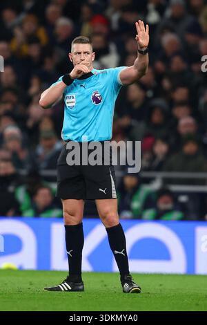 London, Großbritannien. Februar 2026. Schiedsrichter Robert Jones beim Spiel Tottenham Hotspur gegen Manchester City Premier League im Tottenham Hotspur Stadium in London. Der Bildnachweis sollte lauten: Paul Terry/Sportimage Credit: Sportimage Ltd/Alamy Live News Stockfoto