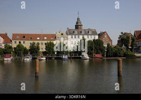 Binnenhafen, Hafen, Häuserreihe, Wiebke-Kruse-Turm, Glueckstadt, Binnenhafen, Haus, Häuser, Turm, Wahrzeichen, Koenigshof, Elbe, Schleswig-Holstei Stockfoto
