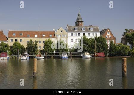 Binnenhafen, Hafen, Häuserreihe, Wiebke-Kruse-Turm, Glueckstadt, Binnenhafen, Haus, Häuser, Turm, Wahrzeichen, Koenigshof, Elbe, Schleswig-Holstei Stockfoto