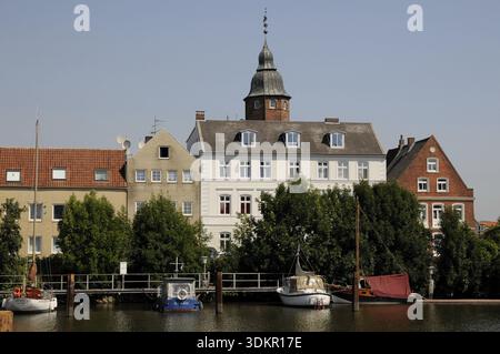Binnenhafen, Hafen, Häuserreihe, Wiebke-Kruse-Turm, Glueckstadt, Binnenhafen, Haus, Häuser, Turm, Wahrzeichen, Koenigshof, Elbe, Schleswig-Holstei Stockfoto