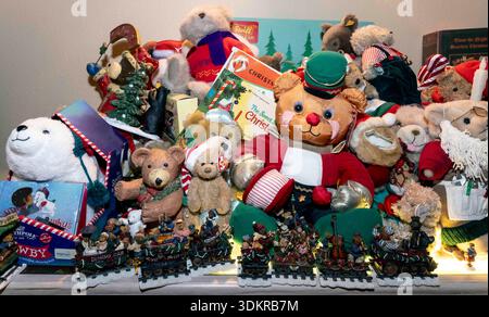 Picayune, Mississippi, USA. Februar 2026. Das Teddy Bear House Museum befindet sich eine Stunde nördlich von New Orleans und zeigt mehr als 100.000 Bären-bezogene Gegenstände in seiner Sammlung. Hervorzuheben sind die Artikel, die sich auf Präsident Teddy Roosevelt beziehen, nach dem der Teddybär benannt wurde. (Kreditbild: © Brian Cahn/ZUMA Press Wire) NUR REDAKTIONELLE VERWENDUNG! Nicht für kommerzielle ZWECKE! Stockfoto