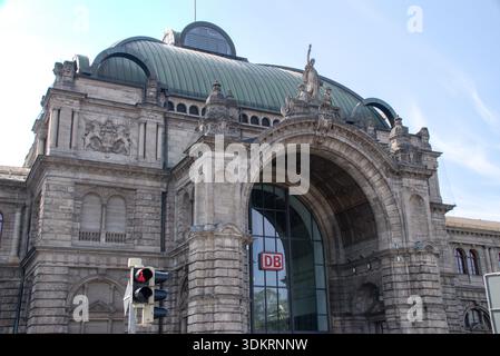 Der Nürnberger Hauptbahnhof ist der wichtigste Eisenbahnverkehrsknotenpunkt Nordbayerns Stockfoto