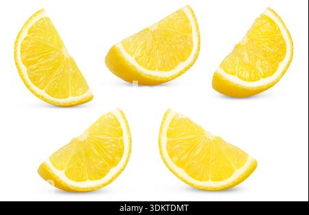 Zitronenscheiben eingestellt. Eine Scheibe saftiger Zitrone isoliert. Sammlung von Zitronenscheiben in verschiedenen Positionen. Stockfoto