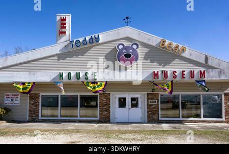 Februar 2026 - Picayune, Mississippi, USA - das Teddy Bear House Museum befindet sich eine Stunde nördlich von New Orleans und zeigt mehr als 100.000 Bären-bezogene Gegenstände in seiner Sammlung. Hervorzuheben sind die Artikel, die sich auf Präsident Teddy Roosevelt beziehen, nach dem der Teddybär benannt wurde. (Kreditbild: © Brian Cahn/ZUMA Press Wire) NUR REDAKTIONELLE VERWENDUNG! Nicht für kommerzielle ZWECKE! Stockfoto