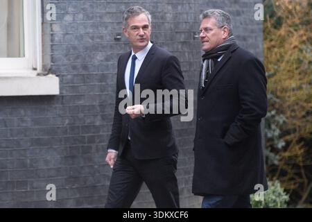 London, Großbritannien. Februar 2026. Peter Kyle, Staatssekretär für Wirtschaft und Handel, und Maros Sefcovic, EU-Handelskommissar, treffen in der Downing Street ein. Quelle: Justin Ng/Alamy Live News. Stockfoto