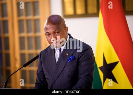RIGA, Lettland. Februar 2026. Baiba Braze, Minister für auswärtige Angelegenheiten Lettlands, und Samuel Okudzeto Ablakwa (Foto), Minister für auswärtige Angelegenheiten Ghanas, während der Presseerklärung. Quelle: Gints Ivuskans/Alamy Live News Stockfoto