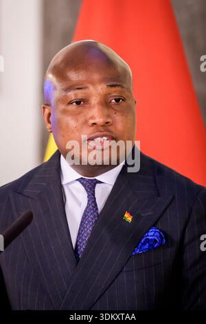 RIGA, Lettland. Februar 2026. Baiba Braze, Minister für auswärtige Angelegenheiten Lettlands, und Samuel Okudzeto Ablakwa (Foto), Minister für auswärtige Angelegenheiten Ghanas, während der Presseerklärung. Quelle: Gints Ivuskans/Alamy Live News Stockfoto