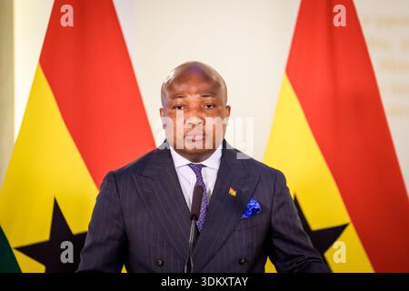 RIGA, Lettland. Februar 2026. Baiba Braze, Minister für auswärtige Angelegenheiten Lettlands, und Samuel Okudzeto Ablakwa (Foto), Minister für auswärtige Angelegenheiten Ghanas, während der Presseerklärung. Quelle: Gints Ivuskans/Alamy Live News Stockfoto