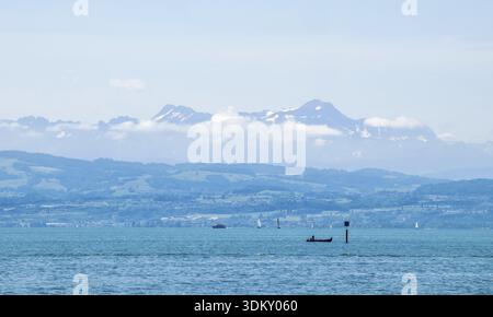 Bodensee bei Friedrichshafen mit Altmann und Saentis Stockfoto